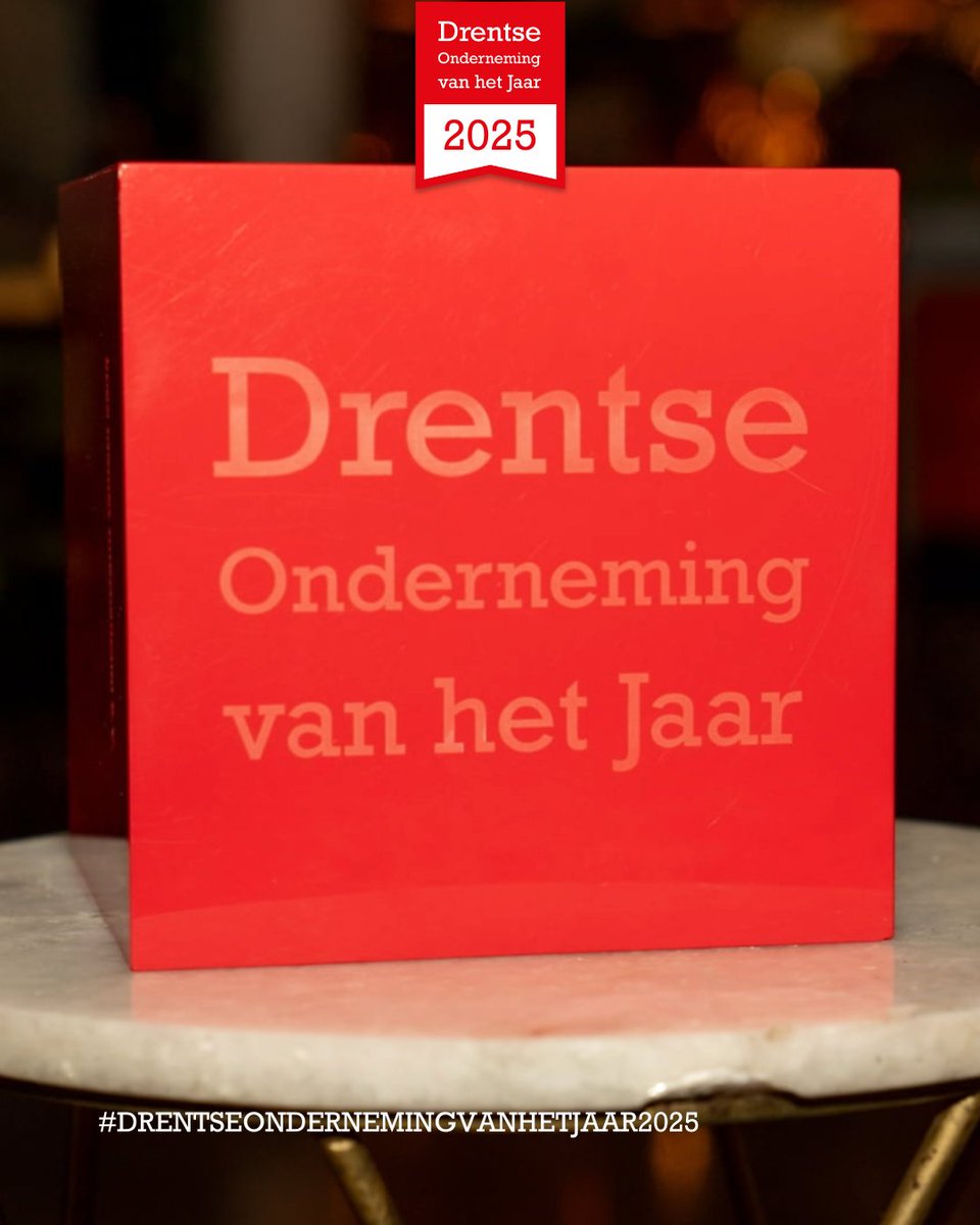 Deze unieke box gaat elk jaar naar de winnaar en is gevuld met waardevolle adviezen van eerdere winnaars 🌟📦 Want wie weet nu beter hoe een onderneming kan blijven groeien dan zij? Extra bijzonder: alle namen van de voorgaande winnaars zijn in de trofee gegraveerd. ✨ #DOvhJ2025