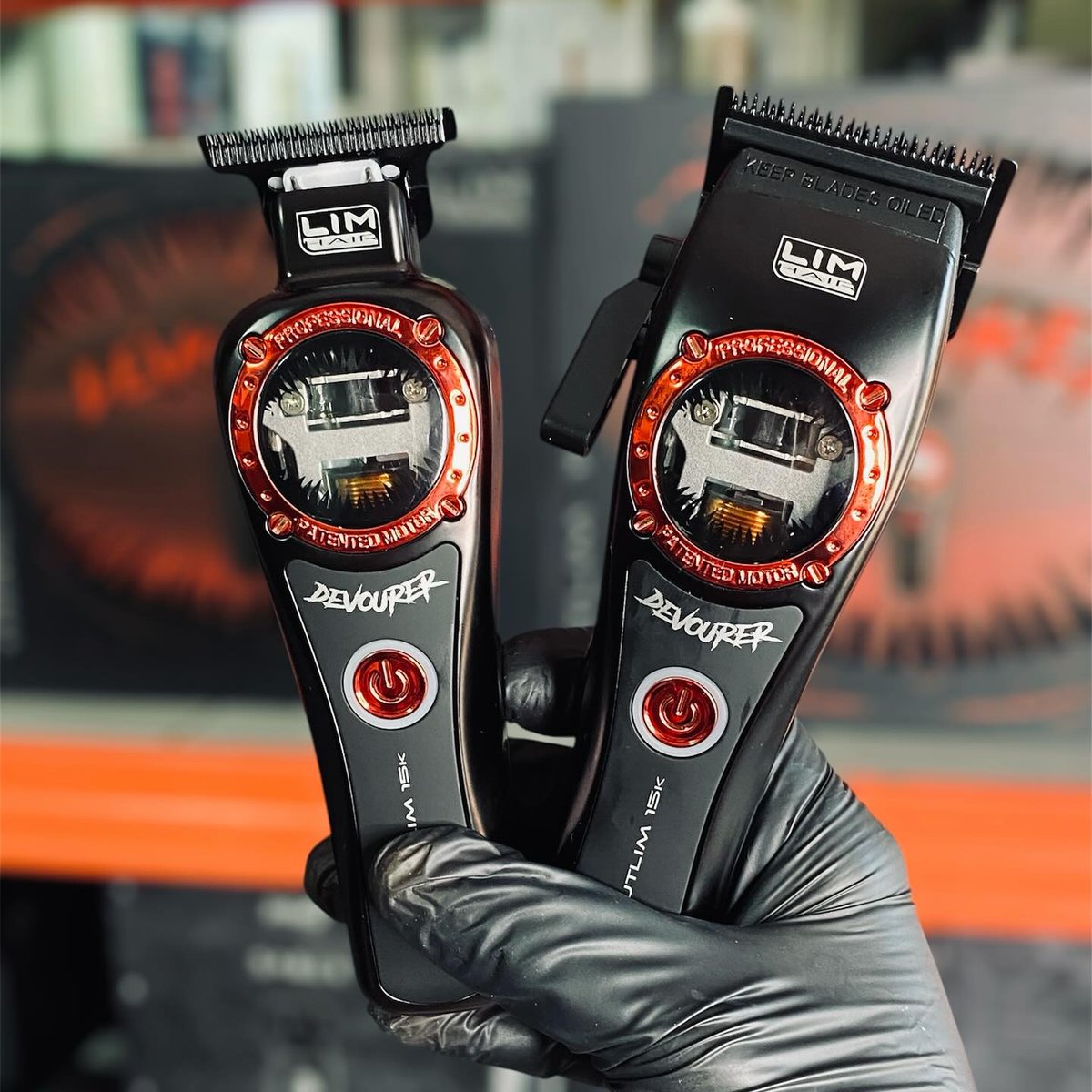 LimHair's tweet image. CUTLIM y TRIMLIM 15k DEVOURER 💈
Motor VECTOR con sistema ATA: +carga, +potencia (hasta 15.000 rpm).
Cuchillas DIAMOND, súper precisas.
Compactas, ligeras y potentes.
FADE/TAPER o apurado extremo con visión 360º.
🔋 Larga duración.
#LimHairPro #Devourer #BarberTools