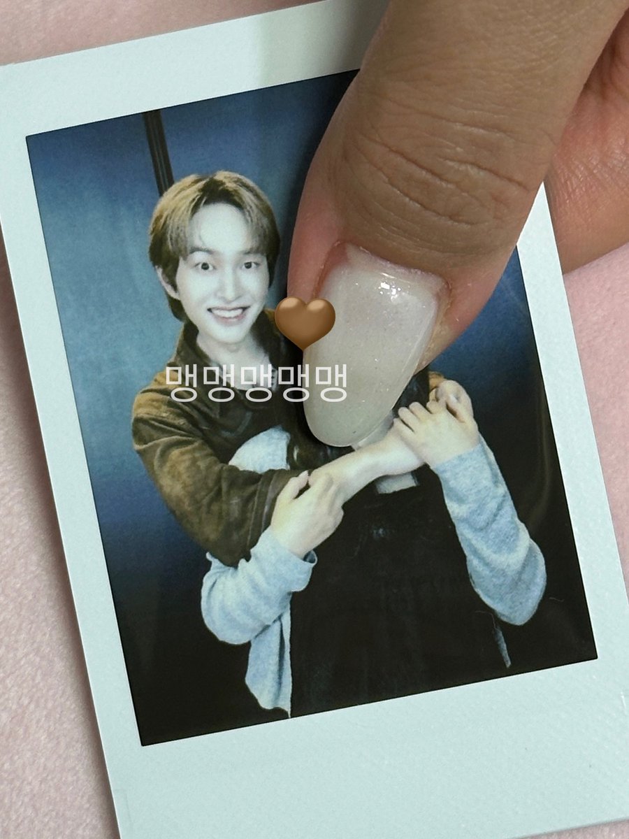 250823 메이크스타 대만 포토회
한국 사진회 때 살짝 흔들렸던 거 불미스러워가지고
오빵이한테 말하니까 담에 특별히 더 잘해주겠다고!!!!!!
그래서 갔더니 진짜진짜진짜 잘해줌 까악
진기 좋아 진기 착해 진기 기특해 진기 예뻐 🐰🩵
#ONEW #온유 #진기 #이진기 #オンユ
