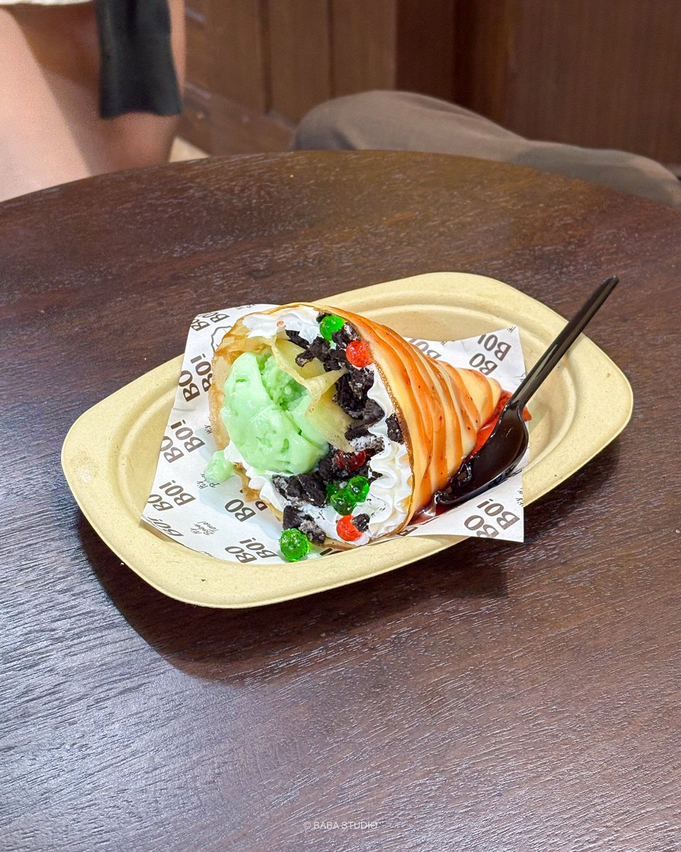 เครปโบโบ้ร้านใหม่ใหญ่คัก!! (เปิด มิ.ย.68)
เครปในตำนานร้านโปรดพวกเราเอง เค้าทำร้านให่ละเด้อ..(ทางนี้เพิ่งได้มา) 
โบโบ้เครป&amp;นมสด หลังมอ พิกัดใหม่ย้ายมาไม่ไกล..คือยังอยู่เส้นเดิม แต่เลยมาหน่อยฝั่งประตูเขียวจ้า

รีวิวเต็ม facebook.com/share/p/16t2XD…

 #รีวิวมข #ทีมมข
#รีวิวขอนแก่น