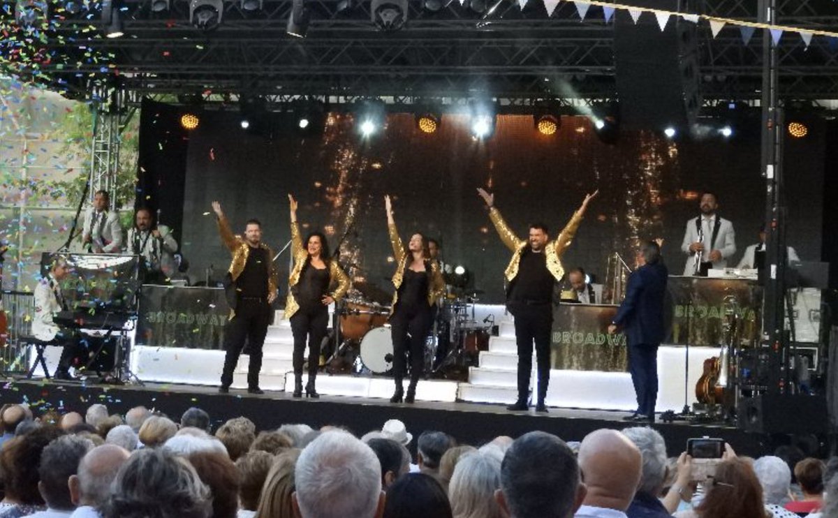 🎼 La Selvatana omple la plaça Major de Centelles en un concert multitudinari

ℹ️ 👉 ow.ly/6ugA50WPmrP