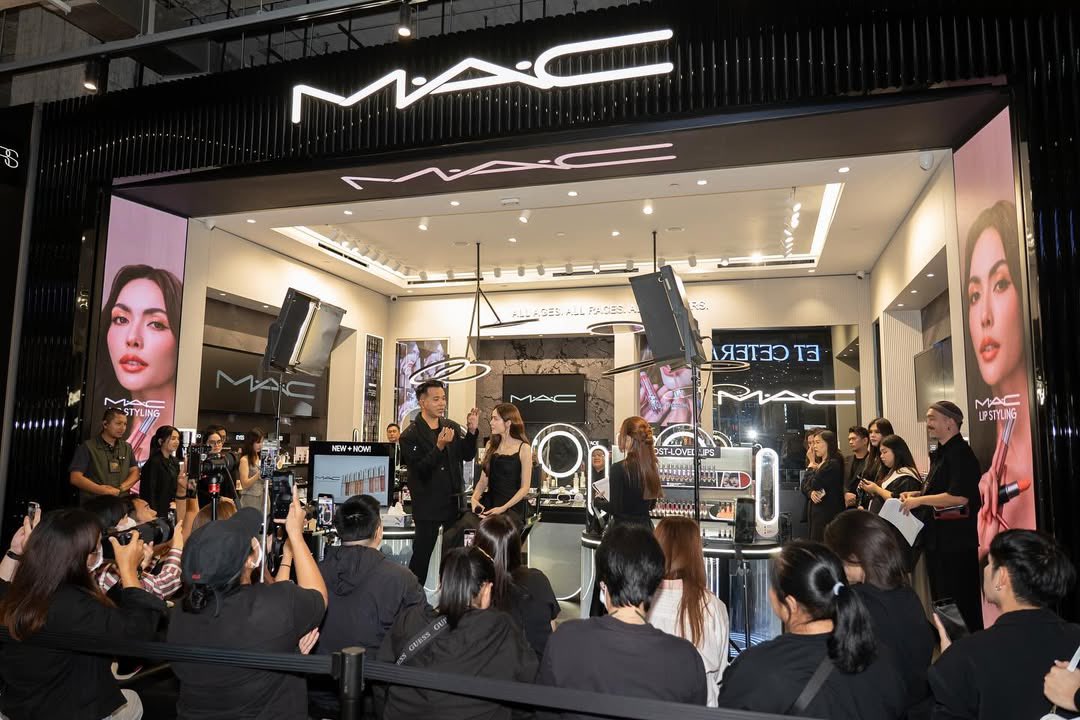 itscharlottyfam's tweet image. ✨BOOST ENGAGEMENT FOR CHARLOTTE AUSTIN✨
📍M•A•C Cosmetics
Please Like❤️& Comment💬 & share📤
Instagram Reels 🔗 : instagram.com/p/DOF0WveEqFi/…
TikTok 🔗 : -
Facebook 🔗 : facebook.com/share/p/1YNwvV…
#MACLipStylingXCharlotte
STYLE YOUR LIPS MAC W CL
#ชาล็อตออสติน #CharlotteAustin…