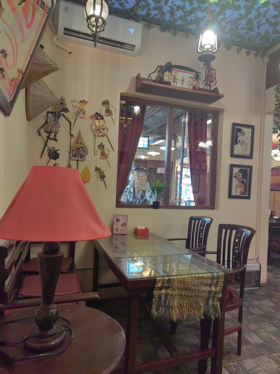 Dititik yang paling rendah, dan ruang ini sedikit menyelamatkan dari rasa entah apa namanya, sakit kah kecewa kah marah kah entah apa