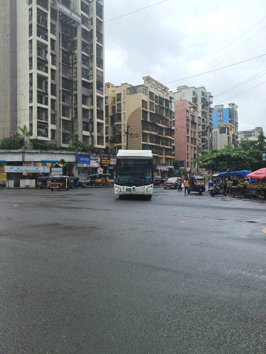 s_amit007's tweet image. An NMMT electric bus broke down at Sector 17, Ulwe on Tuesday — the same spot where another bus got stuck on Monday. Poor maintenance of e-buses is turning into daily chaos, causing traffic jams &amp;amp; inconvenience to commuters. #NMMT #NaviMumbai @NMMTonline @NMMConline @fpjindia