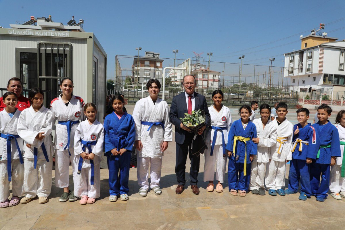 📍Şehit Ufuk Baysan İlkokulu

İl Millî Eğitim Müdürümüz Sayın Mehmet Yasin ERİŞ ve İlçe Milli Eğitim Müdürümüz Sayın Kenan YAVUZ 2025-2026 eğitim öğretim yılı “Okula Uyum Haftası” etkinlikleri çerçevesinde okulumuzun 1. sınıf ve anasınıfı öğrencilerimizin heyecanına ortak oldu.