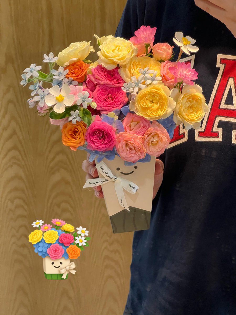 UnaHai_H's tweet image. When your flowers are happier than your Tuesday mood. 😂
Transformed this Aussie-inspired bouquet into stickers to spam your group chats with joy! 💥💐

Download link in bio 👆#StickerSpam #MondayMood #AussieHumor #DigitalFlowers #FreeStickers #GroupChatFun #TGIF