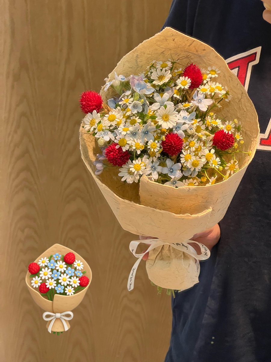 UnaHai_H's tweet image. When your flowers are happier than your Tuesday mood. 😂
Transformed this Aussie-inspired bouquet into stickers to spam your group chats with joy! 💥💐

Download link in bio 👆#StickerSpam #MondayMood #AussieHumor #DigitalFlowers #FreeStickers #GroupChatFun #TGIF
