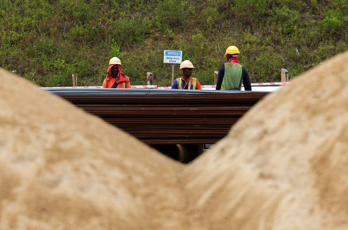 Seterusnya, saya dan pasukan JKR Malaysia mengadakan tinjauan ke tapak Projek Pembinaan Rumah Keluarga Angkatan Tentera (RKAT) Markas Angkatan Bersama (MK AB) di Sungai Pancing, Kuantan. 

Projek ini dilaksanakan untuk kementerian pelanggan - Kementerian Pertahanan di bawah