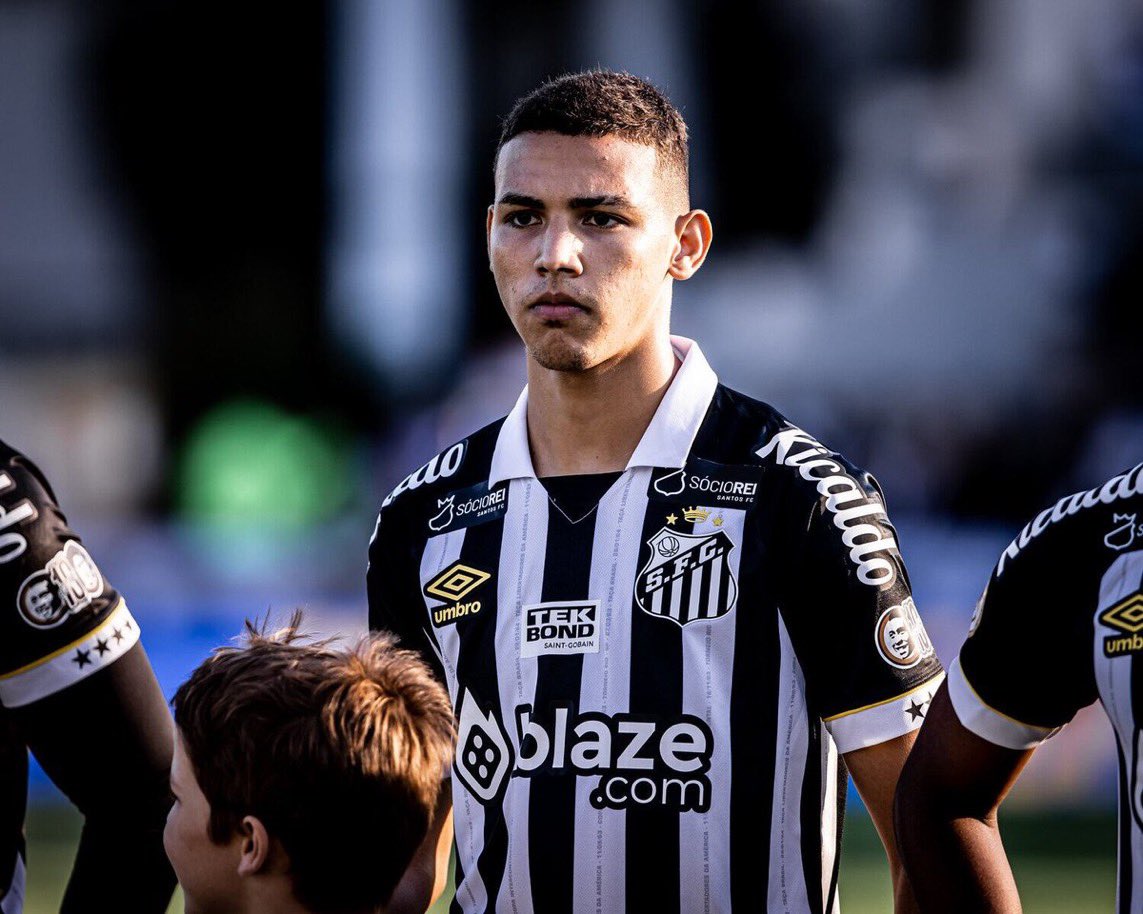 Bluecoxtra's tweet photo. #BREAKING: Chelsea have recalled Deivid Washington from his loan at Santos. The striker returned to the Peixe at the start of the season but struggled for minutes, scoring just 2 goals in 23 matches.

(@diariodopeixe | @llmarcello_) #BlueCo | #CFC 🇧🇷 https://t.co/46YdR4TusO