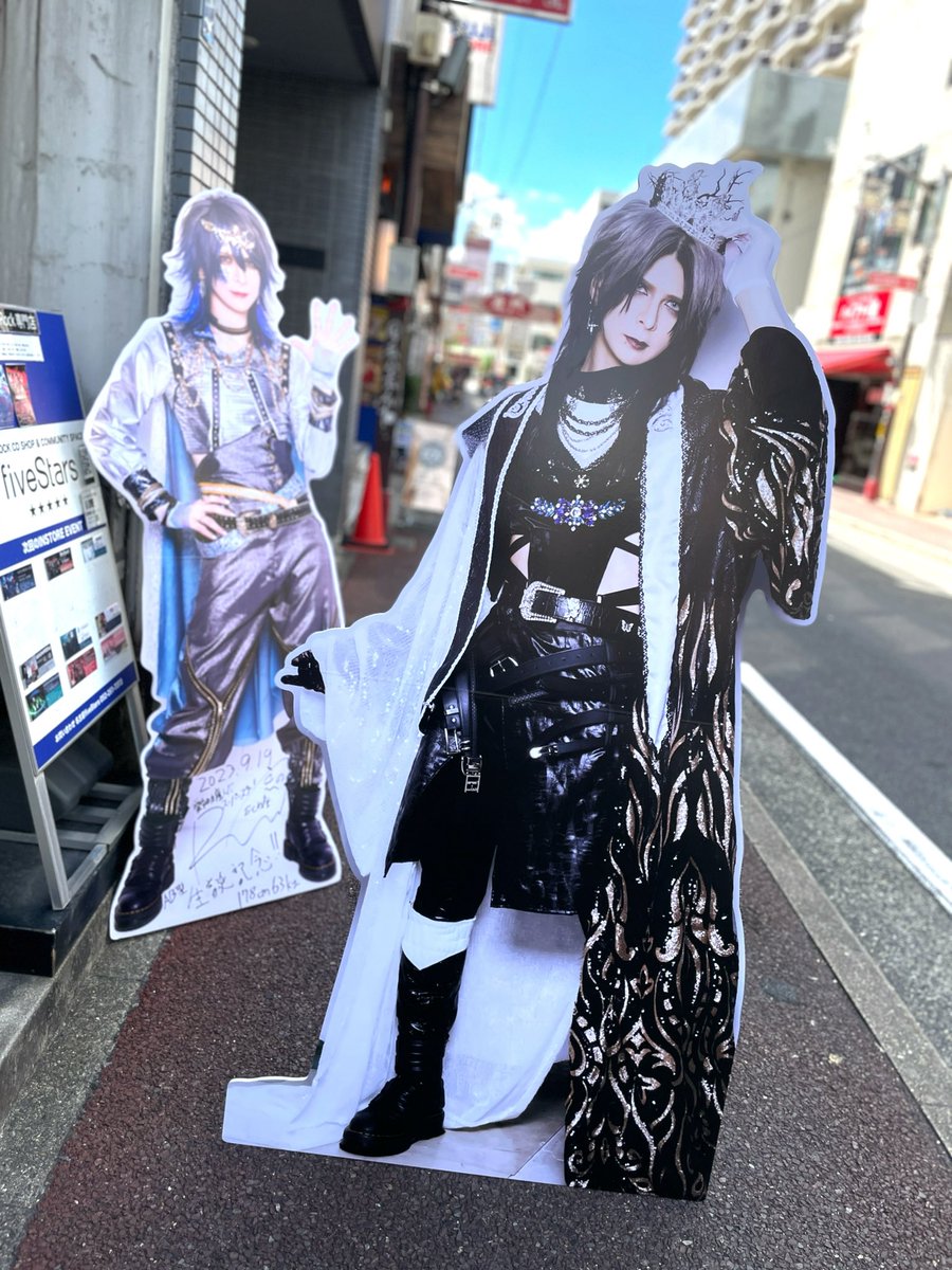 【グラビティ】

リクト。生誕２０２５～Divisio mundi ～を記念して、等身大パネルがリニューアル！
旧パネルが当たるリポストキャンペーン開催！
--------------------------------
リクト。
生誕２０２５～Divisio mundi ～
日時:2025年9月14日
open/start 15:45/16:30
会場:ElectricLadyLand