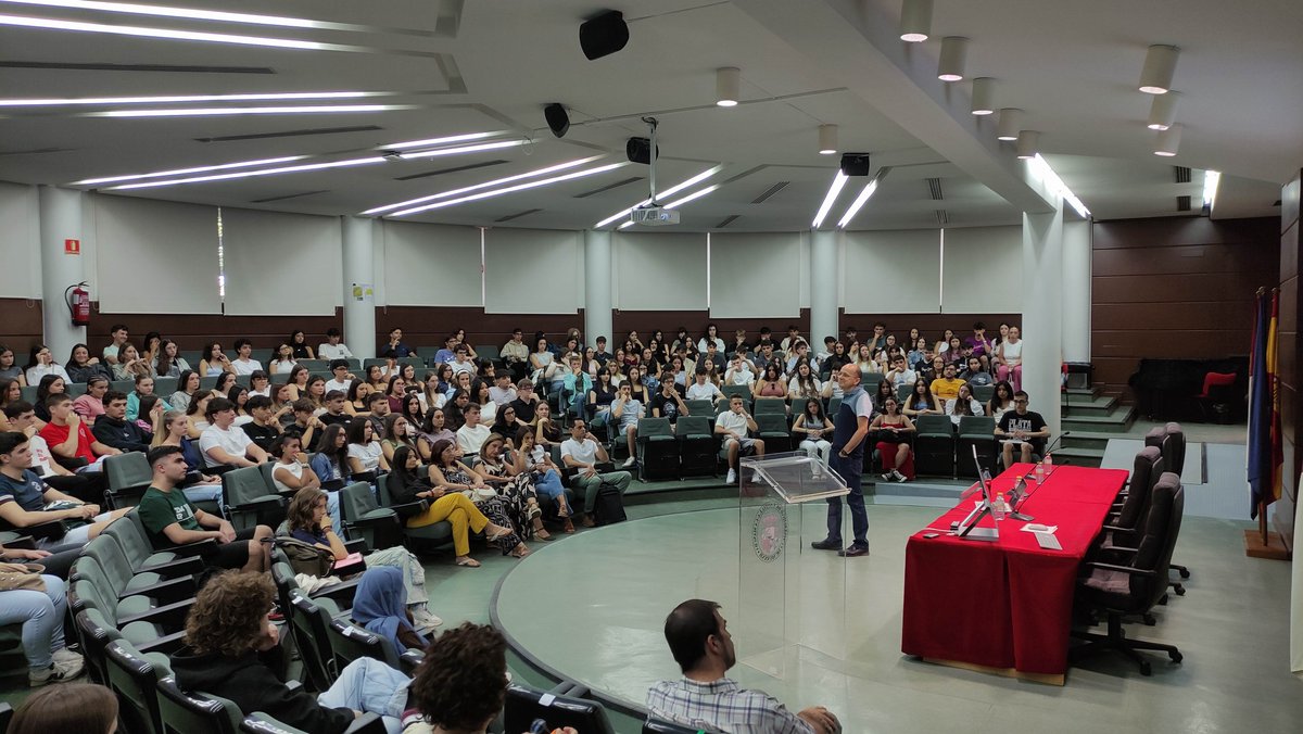 FCTQ_uclm's tweet photo. 👩‍🎓Jornadas de BIENVENIDA al estudiantado de nuevo ingreso.
Os explicamos cómo funciona la Universidad para que no os sintáis despistados. https://t.co/OxfnCVOn08