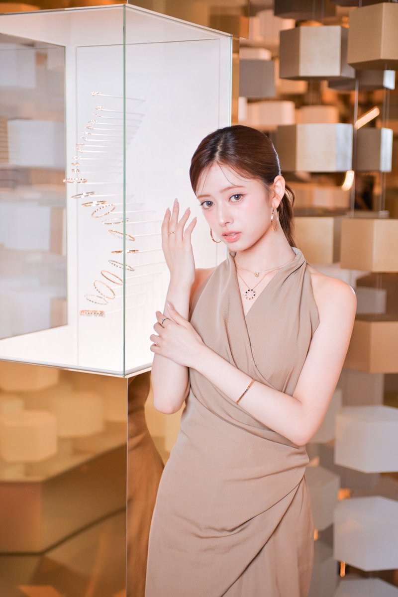 Gz08BY7akAAF0Sn.jpg