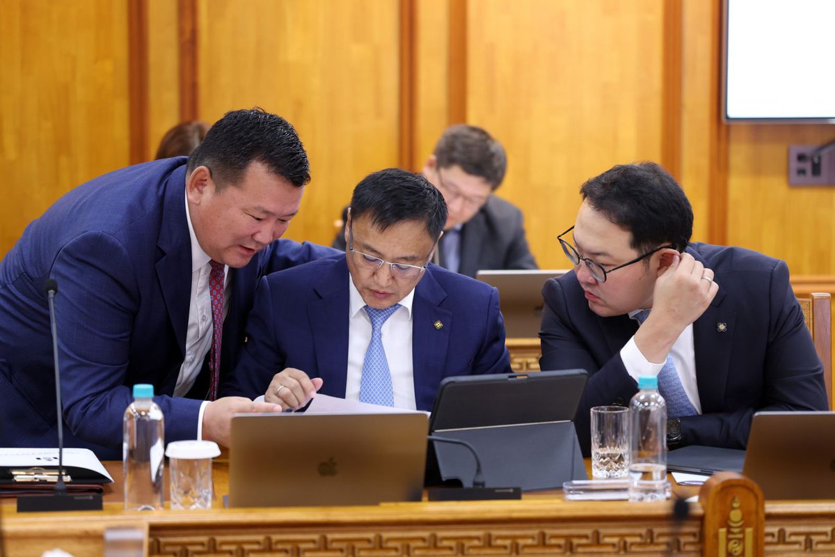 📌Улсын хэмжээнд 2025 онд эзэмшүүлэх, ашиглуулах зарим газрын байршил, хэмжээ, зориулалтын жагсаалтыг батлав.
📌Газрын тосны үйлдвэрийг түүхий эдээр хангах “Газрын тос дамжуулах хоолойн төсөл”-ийн дэд бүтцийн ажилд шаардагдах түгээмэл тархацтай ашигт малтмал хайх, ашиглах талбайн