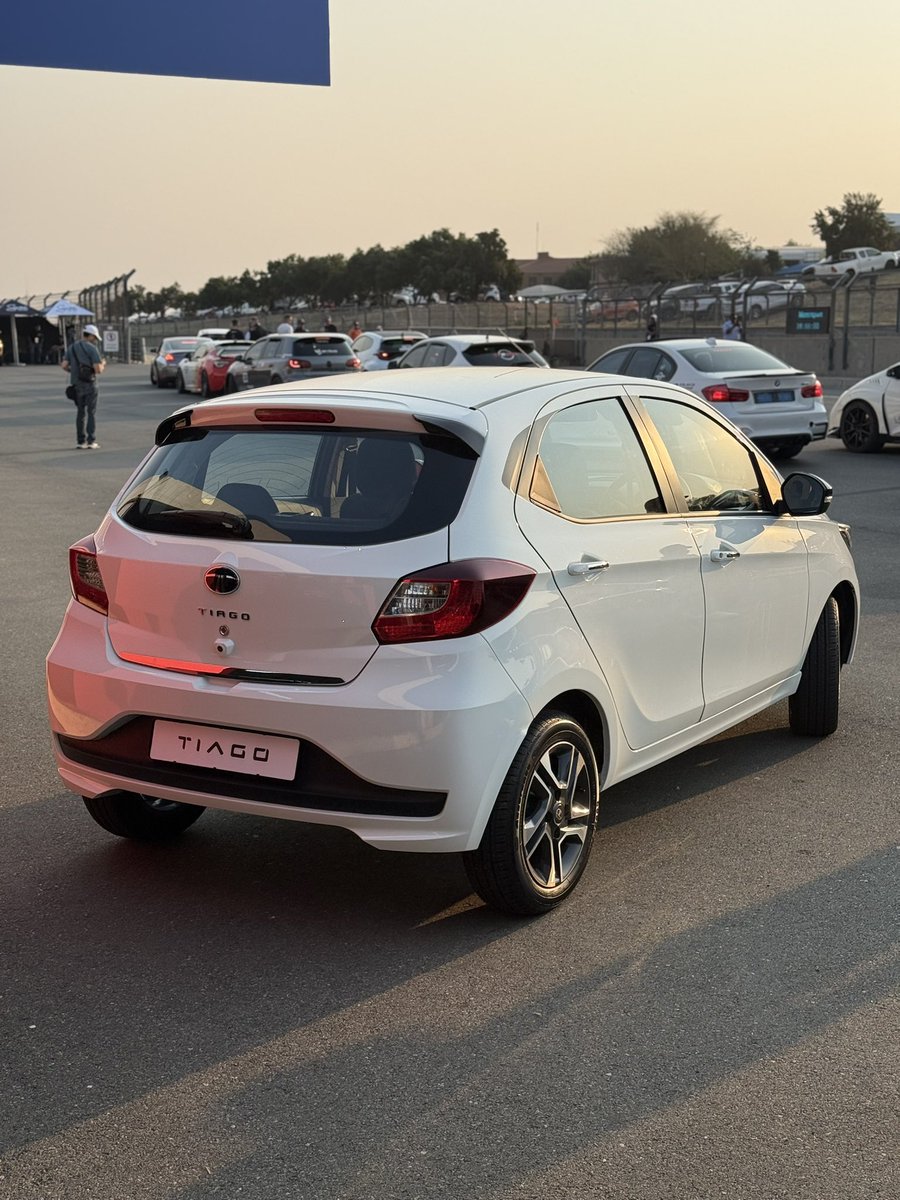 MrHowMuch tweet media