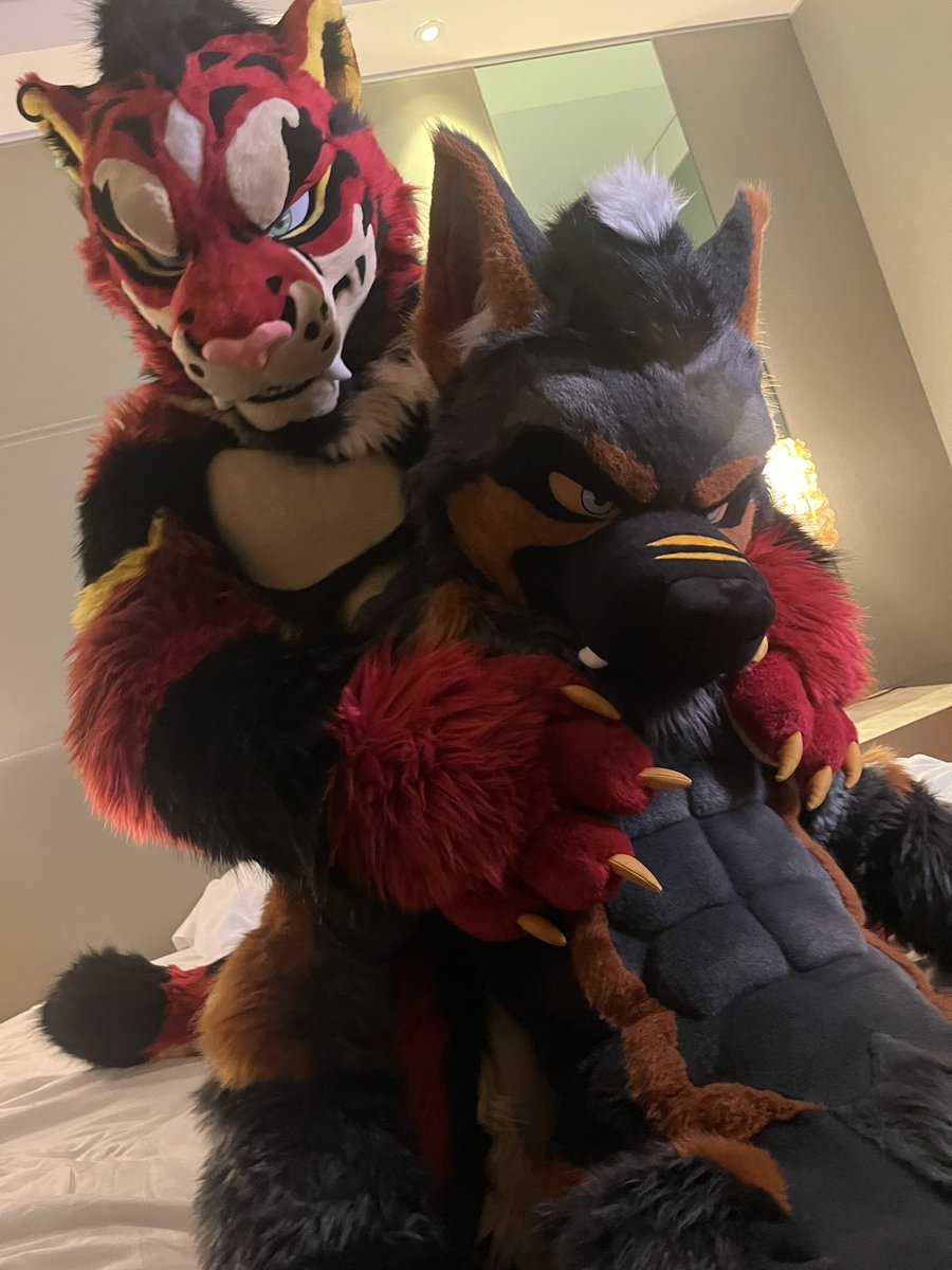 スキンシップ大好き戎京パパです😏
みんなよろしくね🍑🐅