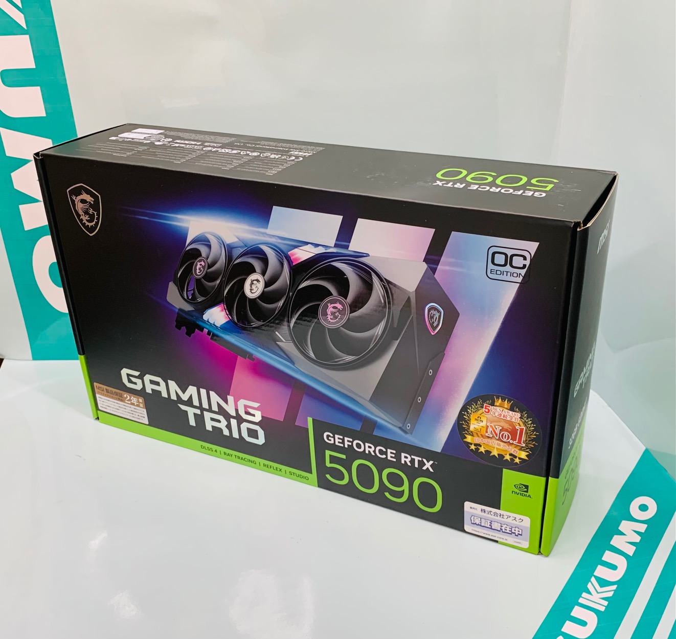 純銀・シルバートロフィー2つ 2スロット厚に凝縮、スリムになった「NVIDIA GeForce RTX 5090
