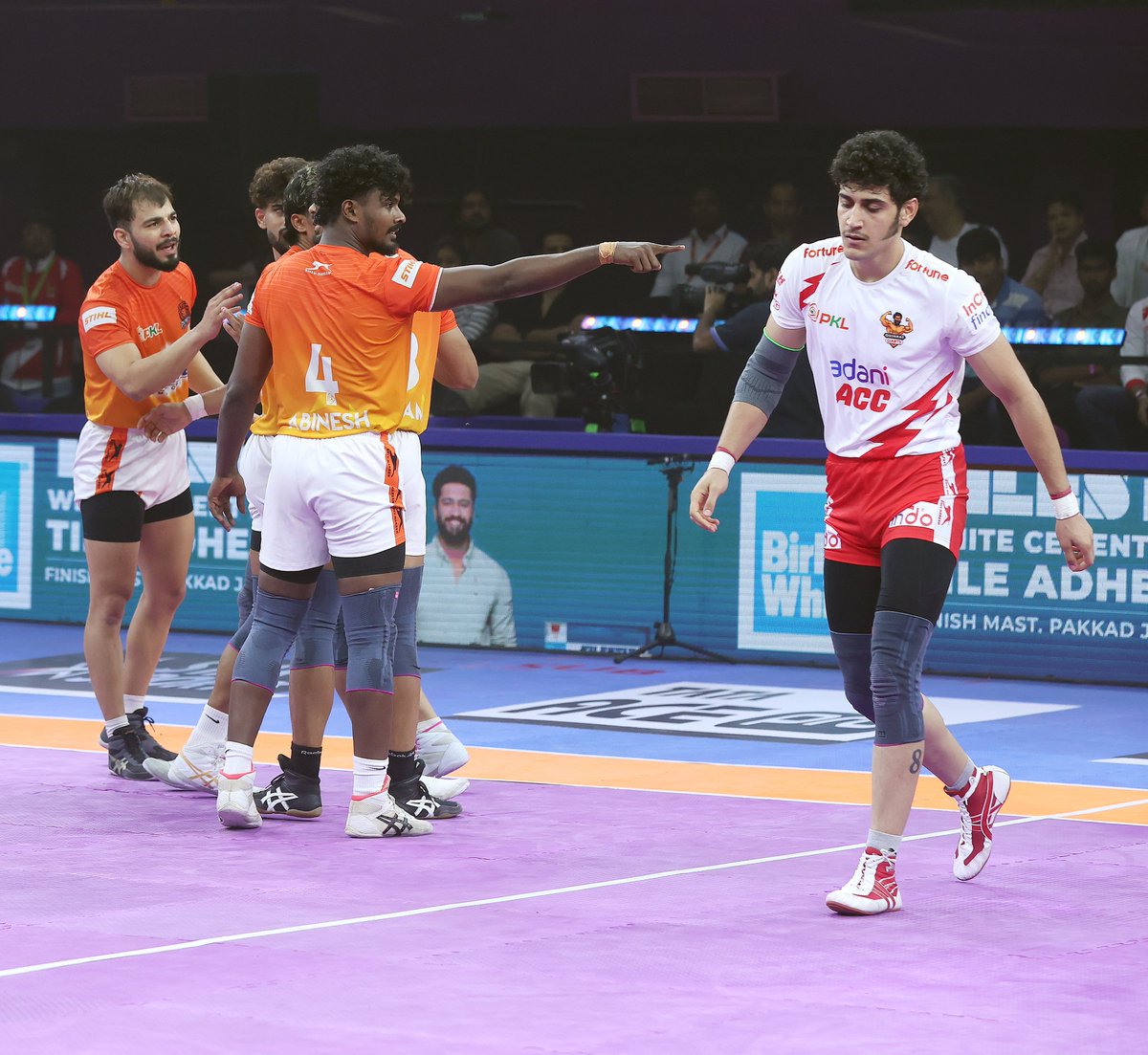 PuneriPaltan's tweet photo. 𝙂𝙊𝙊𝘿 𝙈𝙊𝙍𝙉𝙄𝙉𝙂 पलटण. 🌞
Let’s kickstart the day with some power-packed moments from last night’s clash against Gujarat Giants. ⚔️
| #PPvsGG | #PuneriPaltan | #PaltangiriContinues | #पुन्हाहोऊदेPaltangiri | #PKL12 | #MH12 | #Prokabaddi | #ghuskarmarenge | https://t.co/luqBgPoK1R