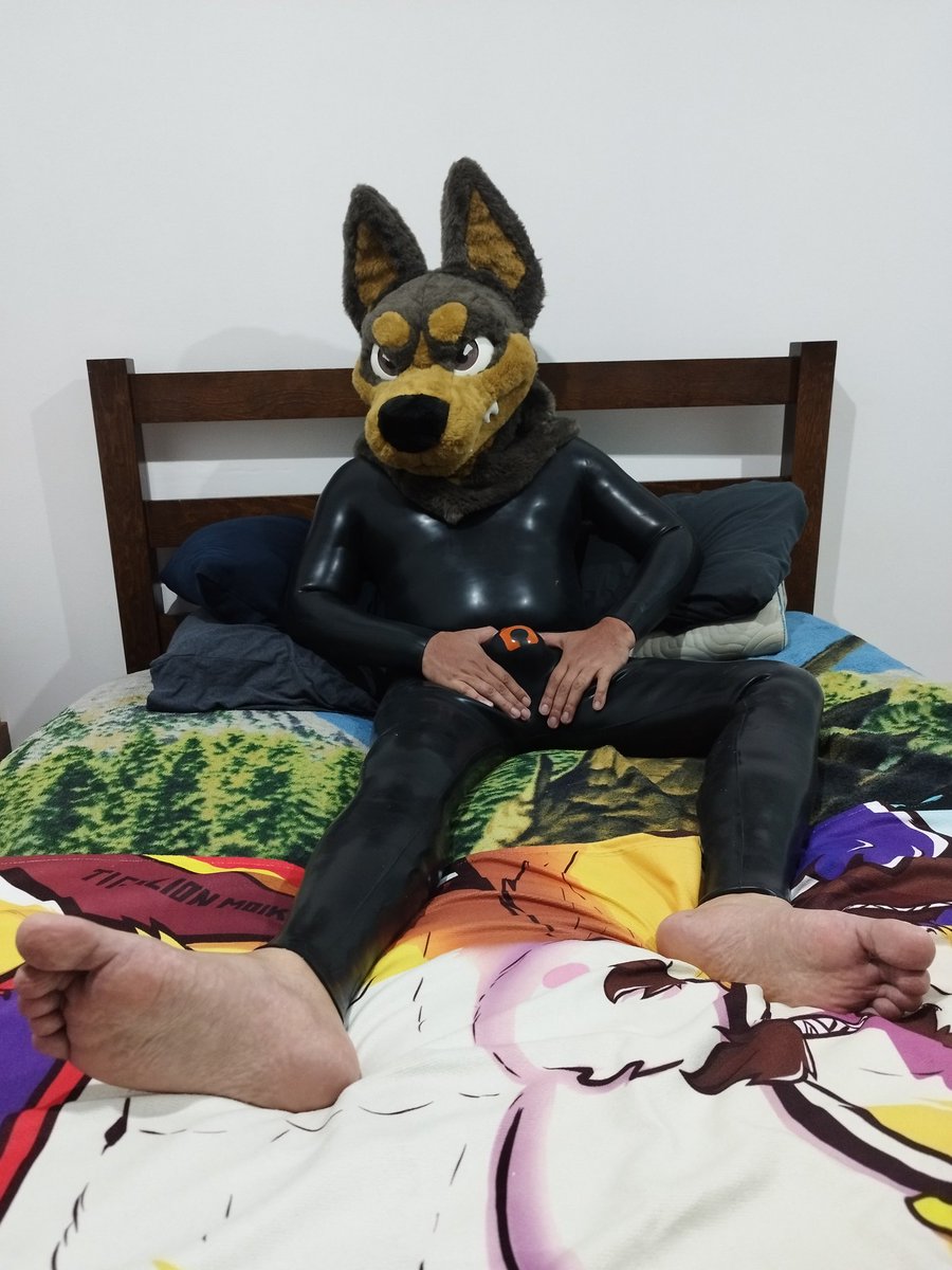 An amazing suit by <a href="/furrjoi01/">FURRJOI</a>, dog can't use this bulge but you can try
Start rubbing!
#murrsuitmonday