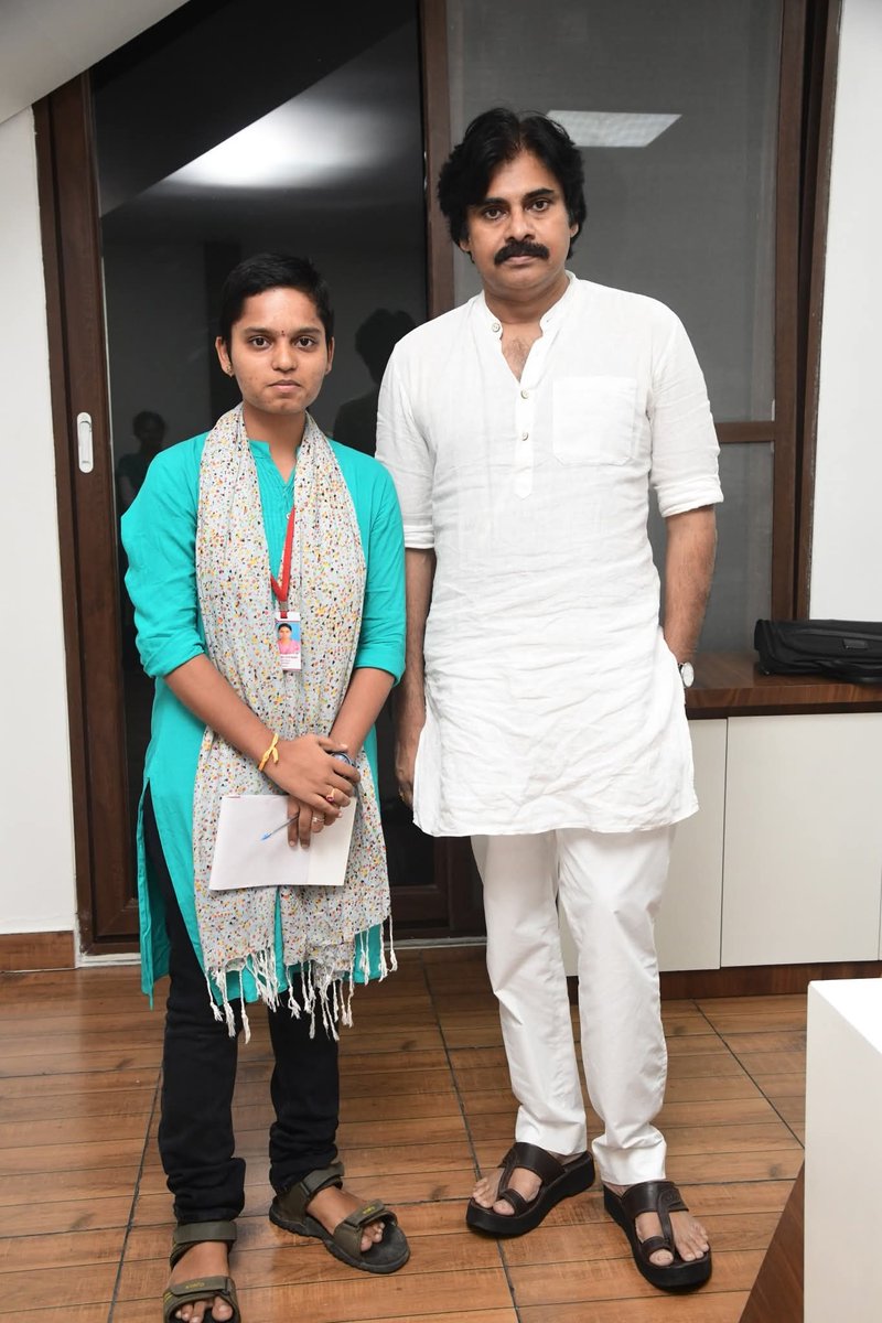 56 అక్షరాల నా మాతృభాషలో మిమ్మల్ని వర్ణించే ఏ మాట నా నోట రావడం లేదు <a href="/PawanKalyan/">Pawan Kalyan</a> గురువు గారు🙏
ముగింపులేని .. చావు బతుకులకు అతీతమైన మీ ఆశయం.. ఆంతర్యం మాకు సదా ఆచరణీయం 
పుట్టినరోజు శుభాకాంక్షలు నాయక 🙏🎉😍🥲
#HBDPawanKalyan