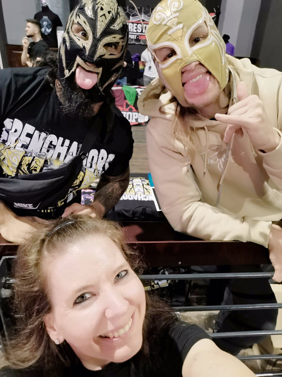 Those two… duo infernal 🔥 From now on, one will be missing.
I told you I hate goodbyes – so let’s just say à bientôt.
See you somewhere down the road, <a href="/Aigleblanclucha/">Aigle « LE GOAT » Blanc/エーグル・ブラン</a> 🖤