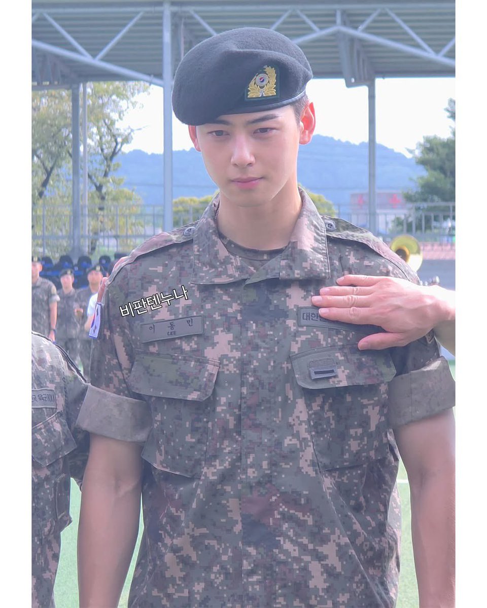 พี่ทหาร"ชาอึนอู"หล่อออร่ามากกก