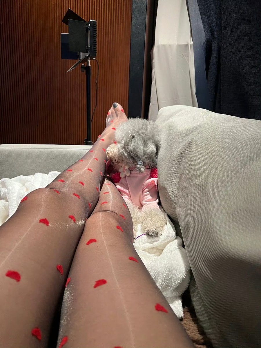 就问你想不想舔？