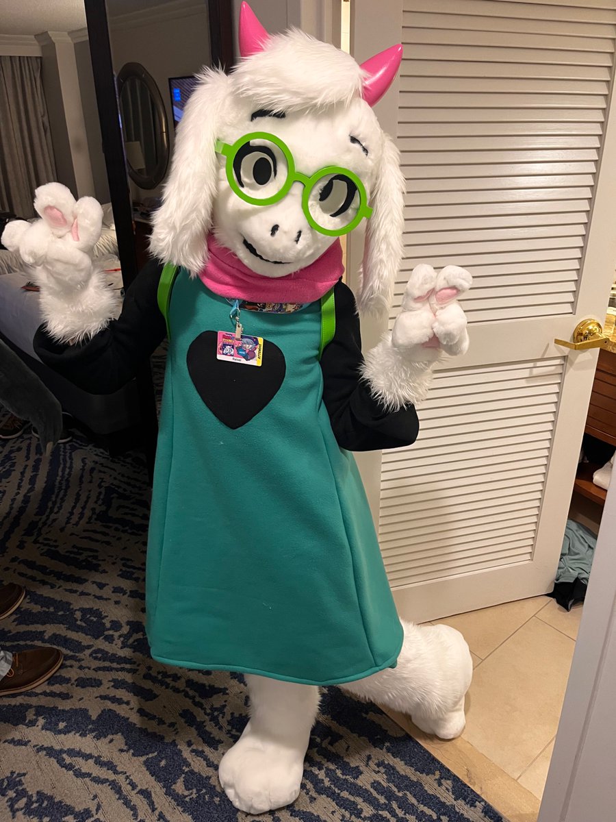 FluffinQuill's tweet photo. Had an absolute blast at megaplex this year!! It was so cool how much people loved my Ralsei costume and how nice everyone was ❤️ALSO HOW MUCH PEOPLE LOVED MY SILLY DANCE THANK YOU GUYS ❤️❤️❤️ https://t.co/zscUkxF02w