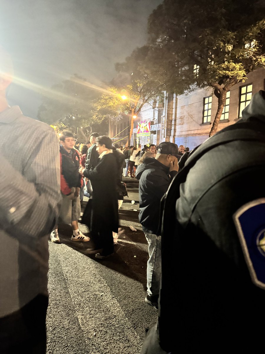 EliudTapia's tweet image. Vine a la apertura de las puertas de la Suprema Corte al Pueblo y la policía no deja pasar 🙃