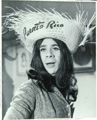 Εδώ, με την Γκρέτα προσμένουμε να φυσήξει ούριος άνεμος, να πάμε 2 κιλά ρύζι, 8 πακέτα ρυζογκοφρετες και 4 κιλά κανναβούρι στην Γάζα 
Την καλημέρα μου