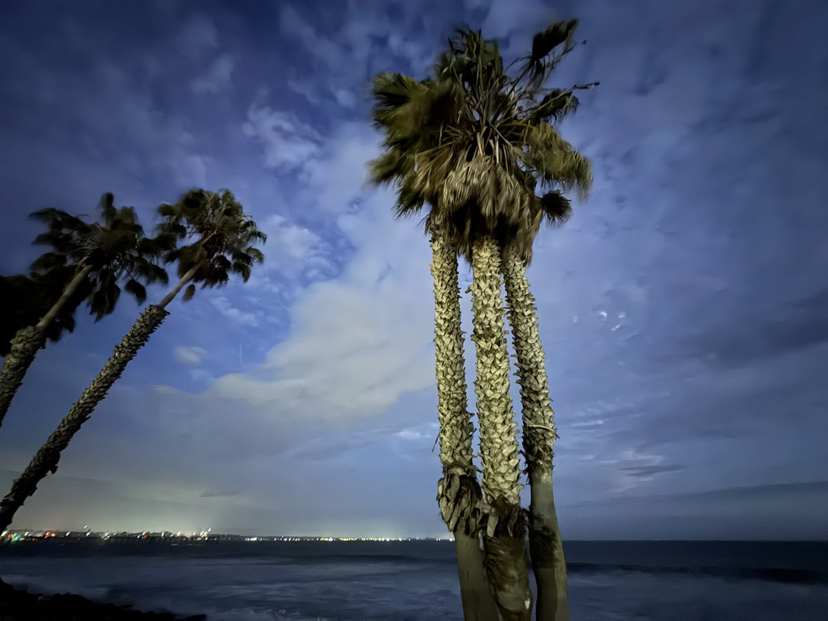 Final moments of twilight from the Ventura Promenade, of one of the best sunset displays. #cawx