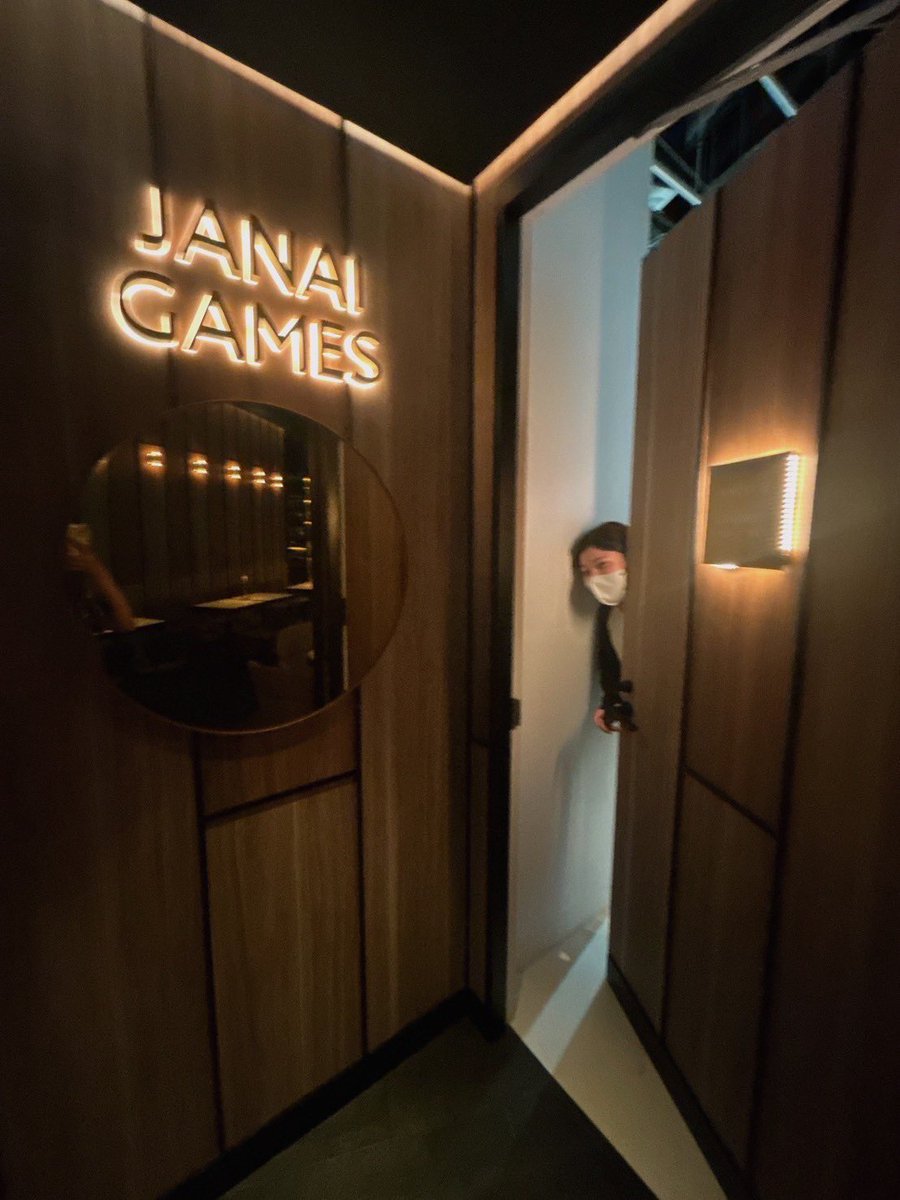 壊れたプリ機から入るお洒落モクテルバーにも、、
珈琲☕️紅茶好きならハマりそう、、、

写真撮るの忘れたけど珈琲の6番飲んだ！良かった！

海外のノンアルシロップ、、？
も沢山あって知らない世界でした🫨

友達がエステティシャンのコスプレして来てた(元エステティシャン)？