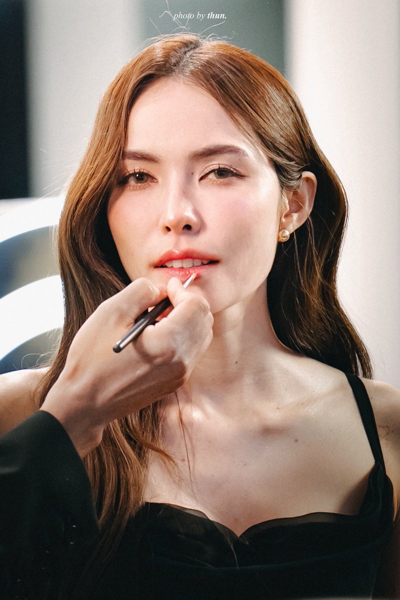 CharlotteVnUni's tweet image. Charlotte Austin tham gia sự kiện &quot;Style your lips at MAC with Charlotte Austin&quot;
Hãy là chính mình mà không cần phải e ngại! 🫦 tại Emsphere 🤏🏻

#MACLipStyling #ลิปสไตล์ที่เป็นคุณ 
#MACximal #MACLipglassAir 
#MACLipglazer #MACCosmeticsThailand
#ชาล็อตออสติน #CharlotteAustin