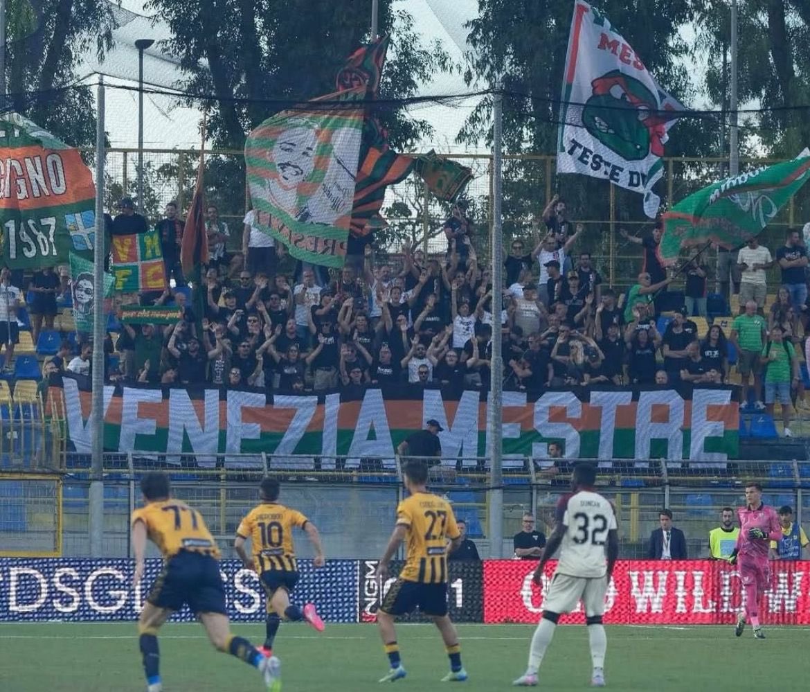 ___VentR's tweet photo. Ci facciamo i chilometri,
Superiamo gli ostacoli
SOLO PER TE
UNIONE ALÈ 
🧡🖤💚 https://t.co/UpeIvhkkDe