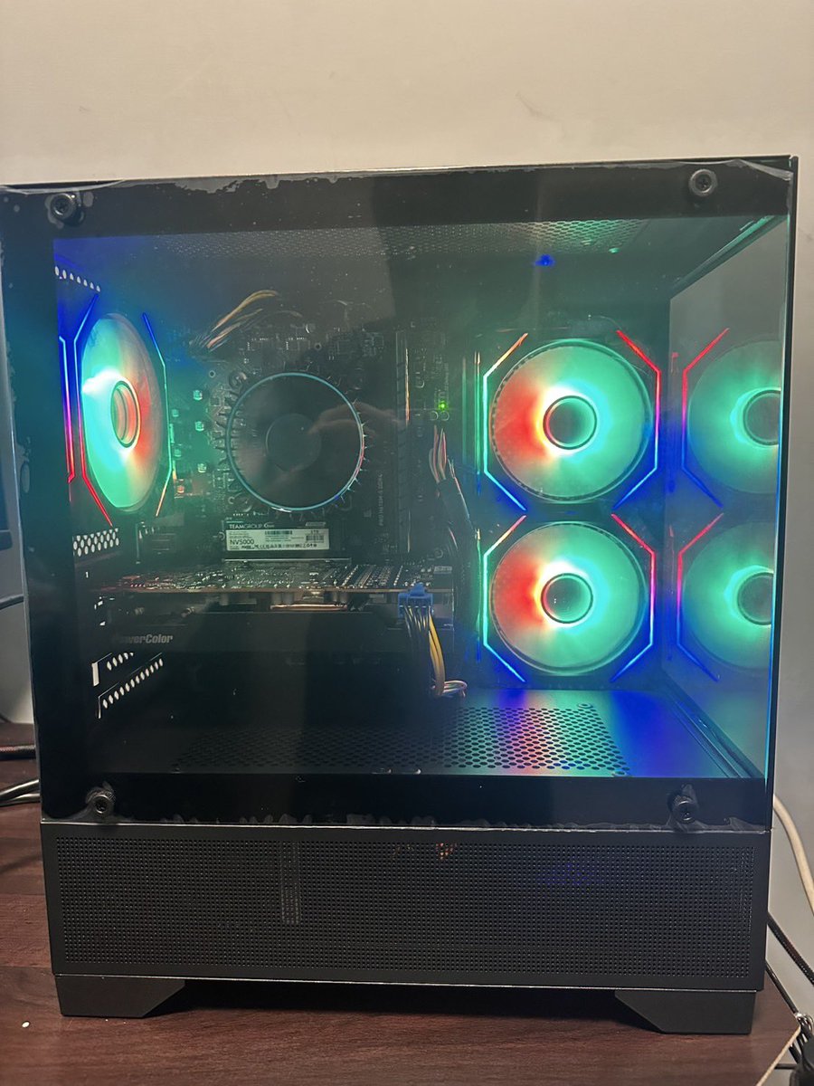 我決定了要出幾台開學專案機
便宜到起飛但是比較特別一點

全新機
一個月全機保有問題非人損直接換，來回運費全免。

一年內送修零件免費，運送回去酌收寄件運費。

處理器：Intel i5-12400F
主機板：微星 PRO H610M-S DDR4
記憶體：雷克沙16G ddr4 3200 
顯示卡：撼訊~MIT Fighter RX6600xt-8G
硬碟：