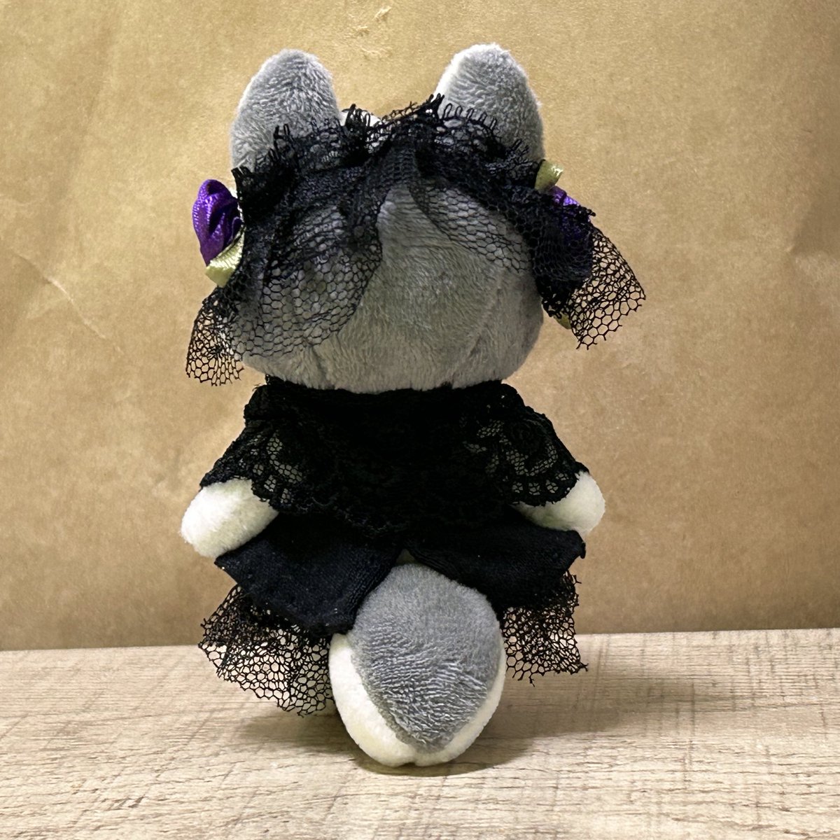 ただいまよりローザの抽選受付を開始します！
期間
9/2 14時〜9/3 14時〆(結果発表15時頃)
価格
¥9,000-(送料込、定形外郵便)
※お洋服も含めて一点物となります、今後作るかは未定です。

合言葉
【孤高の薔薇】
よろしくお願いいたします🐺🥀
#まめのや #ぬいぐるみ