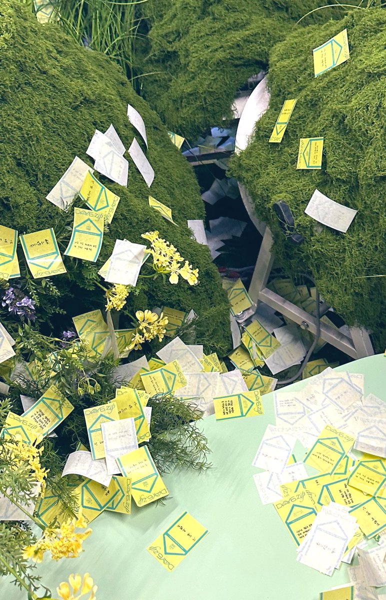 컨페티는 직원분들이 가운대 쌓인거 모아서 올려주시니.. 천천히 나눠가져도 여유로워용😊