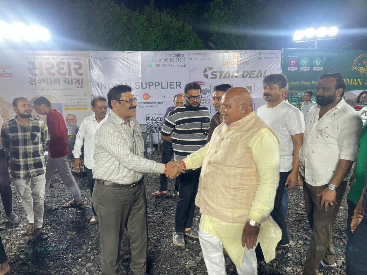 ghoghari_pravin's tweet photo. કેપિટલ ગ્રાઉન્ડ મોટા વરાછા ખાતે આયોજિત ગણેશ ઉત્સવમાં પૂર્વ લોકસભા સાંસદ શ્રી રમેશભાઈ ધડુક, બંને વોર્ડના કોર્પોરેટરો તેમજ કરંજ વિધાનસભાની સમગ્ર ટીમ સાથે ગણપતિ દાદા ના આશીર્વાદ લીધા. https://t.co/laUMFS7Oem