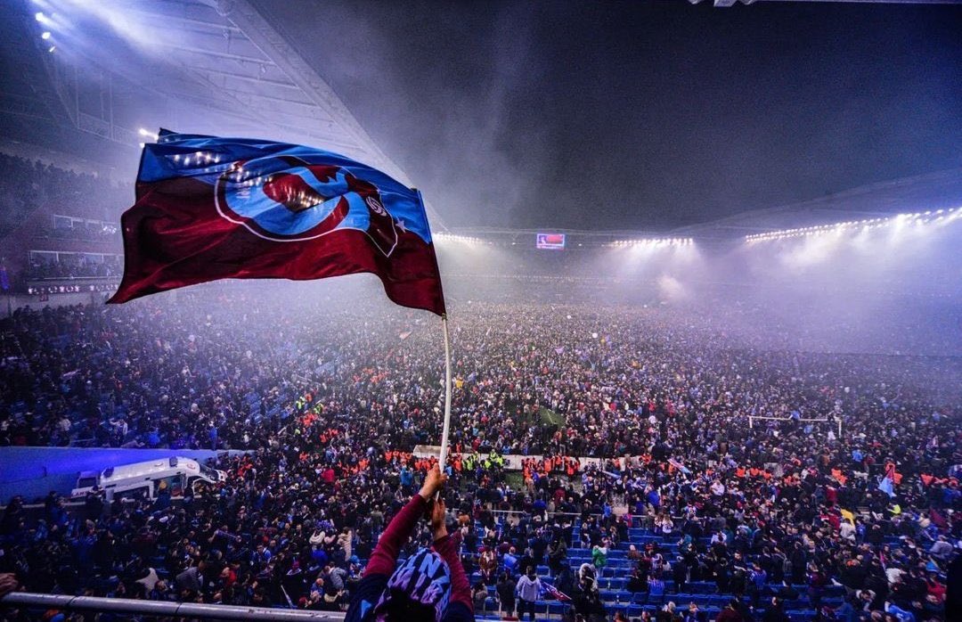 Aslolan Trabzonspor'dur. Gidenin yeri dolar ama bu armaya yapılan ihanet unutulmaz UNUTULMAYACAK.