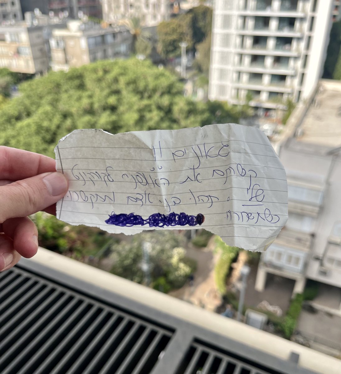 מצד אחד, צודקת. פדיחה לא נורמלית שלא ברור איך קרתה.

מצד שני, מתי הפסיב-אגרסיב הפך לברירת מחדל תל אביבית?