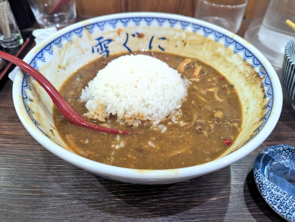 【味噌ラーメン 雪ぐに】
・スパイシービーフカレーラーメン大+巻バラ🥩+無塩バター
・中ライス
アーリーレッドとニンジンのアチャールが良い箸休めになるし旨味最強の🍛🍜ですね✨
今日はバター入りで飛びまくって…最後は🍚ドボンで完飲完食🫰これで限定は食べ納め💫
大大大満足のご馳走様でした🙏