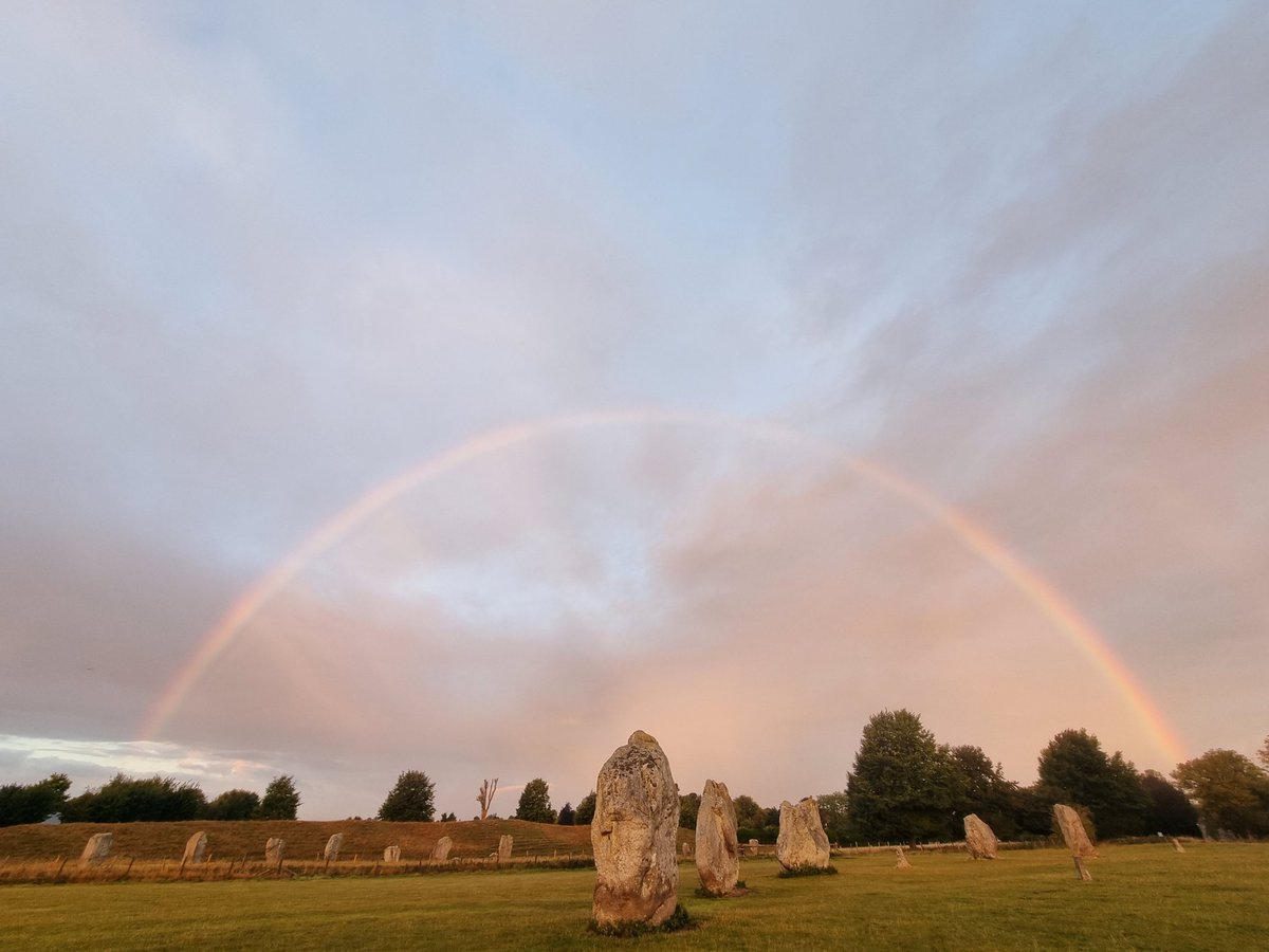 <a href="/EnglishHeritage/">English Heritage</a> <a href="/AveburyNT/">Avebury NT</a>  What a start to my <a href="/AveburyNT/">Avebury NT</a>  to <a href="/EH_Stonehenge/">Stonehenge</a> walk this morning!