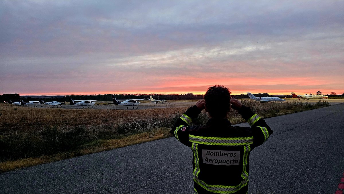 BomberosRJL's tweet photo. Buenos días, SEI operativo. #ARFF #SEI #AeropuertoLogroño #LaRioja #RJL #LERJ https://t.co/BTw6UiSEMT
