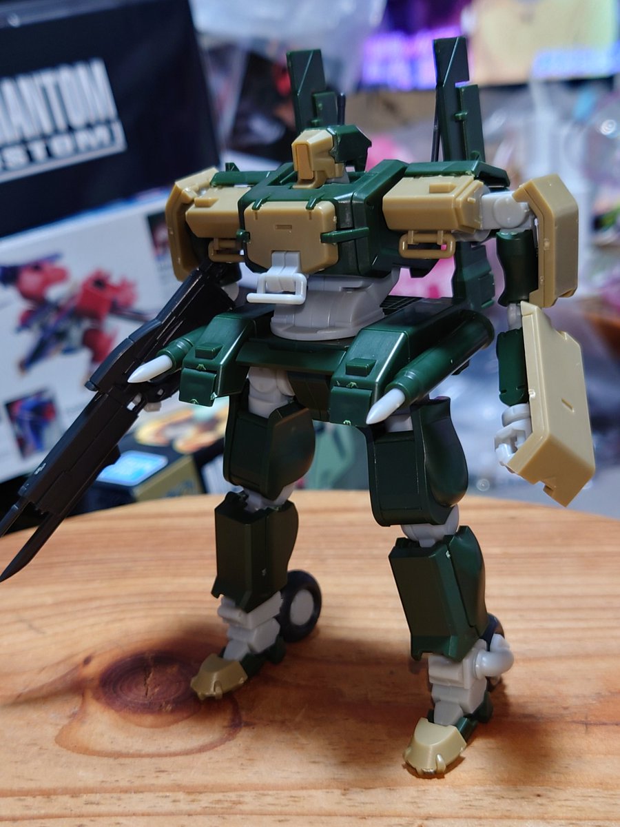 MODEROID 24式機動歩行戦闘車　烈華 汎用型完成！
ガッチャスパルタンの後に作ったから凄く小さく感じるw