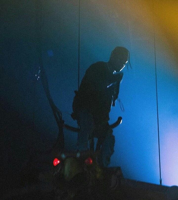 9 years ago today, Travis Scott dropped 'Birds In The Trap Sing McKnight' 🦅

La Flame’s second studio album became his first EVER No. 1 album. It’s now 4X RIAA certified platinum. What’s your favorite track? #OGM