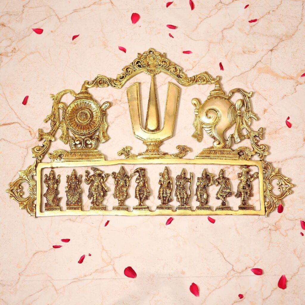 Subhendu8457's tweet photo. Eternal. Sacred. Auspicious. ✨
15"  – A divine masterpiece showcasing the ten incarnations of Lord Vishnu, flanked by the sacred symbols of Shankha &amp; Chakra. Perfect for adorning pooja rooms, temples, and sacred walls with spiritual energy.

#Dashavatar #BrassIdol #SacredSymbols https://t.co/pEIOoEvcZU