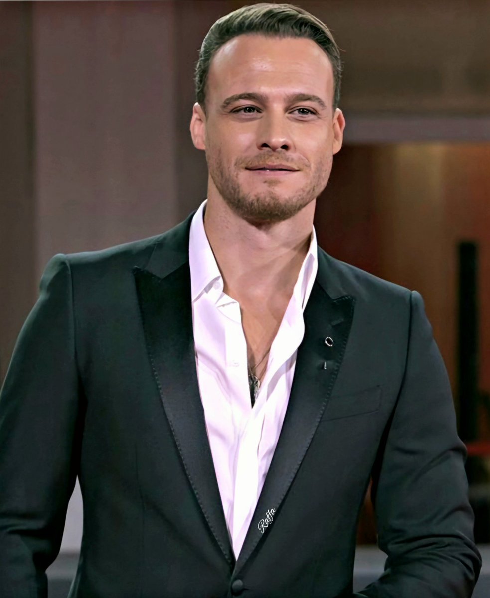 Buona giornata The B Family, 🤍🩶🖤❤️‍🔥#KeremBürsin #Çarpıntı #ArasAlkan