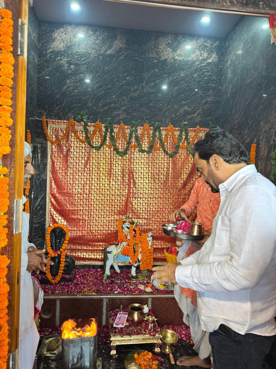 सींगड़ी (चुरू ) में सत्यवादी वीर तेजाजी महाराज के मंदिर की प्राण प्रतिष्ठा कार्यक्रम में हनुमान जी बेनीवाल 🙏#जय_वीर_तेजाजी #तेजा_दशमी #तेजादशमी #तेजाजी <a href="/hanumanbeniwal/">HANUMAN BENIWAL</a>