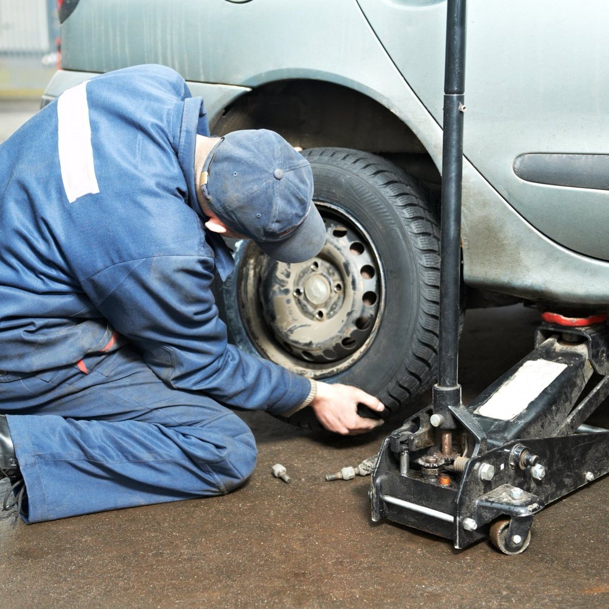 elite_wheel's tweet image. Causes of Tyre Failure:
⚙️improper #WheelBalancing and #WheelAlignment 
⚙️Worn our suspension parts 
⚙️underinflated or overinflated tire
⚙️road hazards eg uneven roads

With a little bit of care, attention and prevention, your tyre can give you many years of unsurpassed services