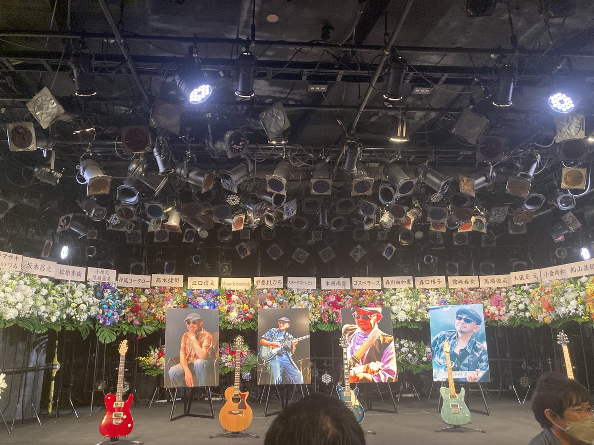 昨日は西村智彦氏のお別れ会に。zabadakのサポートでも参加してもらったし、地声コーラスを気に入ってくれて、SLTや甲斐よしひろさん、西村くんのソロのレコーディングにもよんでもらいました。そして地元でよく飲みました。
いないとは思えないよ