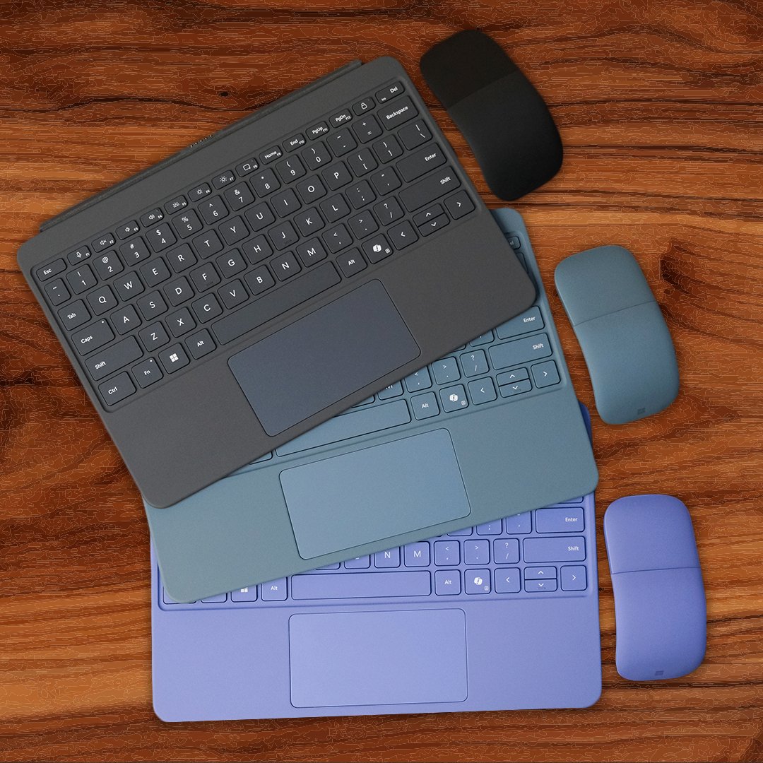 SurfaceJP's tweet image. ◤￣￣￣￣￣￣￣￣￣￣￣￣
　Surface Pro 12 インチ💻
＿＿＿＿＿＿＿＿＿＿＿＿◢

🔹バイオレット
🔹オーシャン グリーン
🔹プラチナ

本体、キーボードともに 3 色展開🎨
お好きなコーディネートをお楽しみください🌈

🔗詳しくはこちら👀
msft.it/6011sdX6P

#Surface #CopilotPC